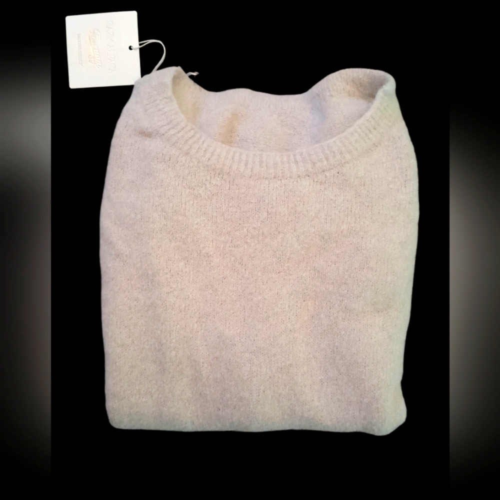 Elegant Cream Short Sleeve Sweater Made From ALPACA blend SIZE M